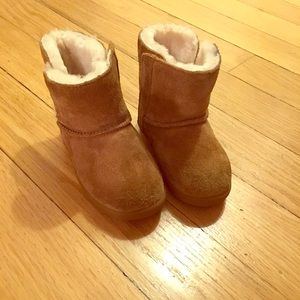 Ugg toddler boots